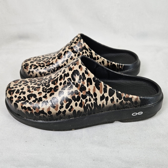 OOFOS Leopard Print Mules - Picture 1 of 13